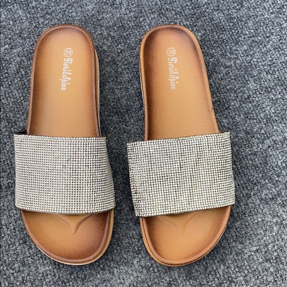 Fiori & Spine Shoes - NEW! Rhinestone slip on sandals. Size 9
